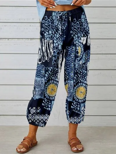 Chic Printed Tie-Detail Cropped Pants