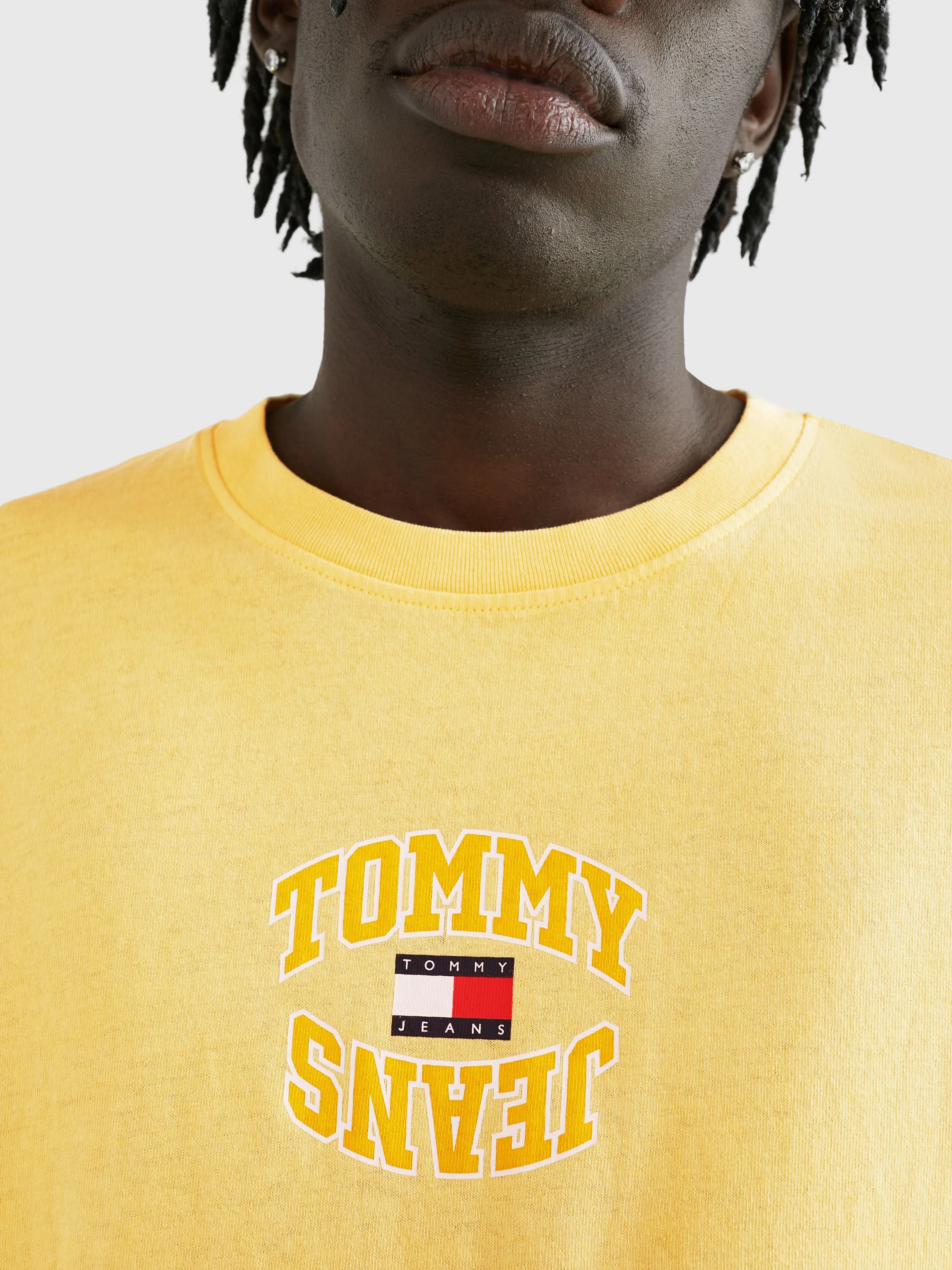 Tommy Hilfiger Mens Mirror Logo Classic Fit T-Shirt Lemon Zest DM16227 720