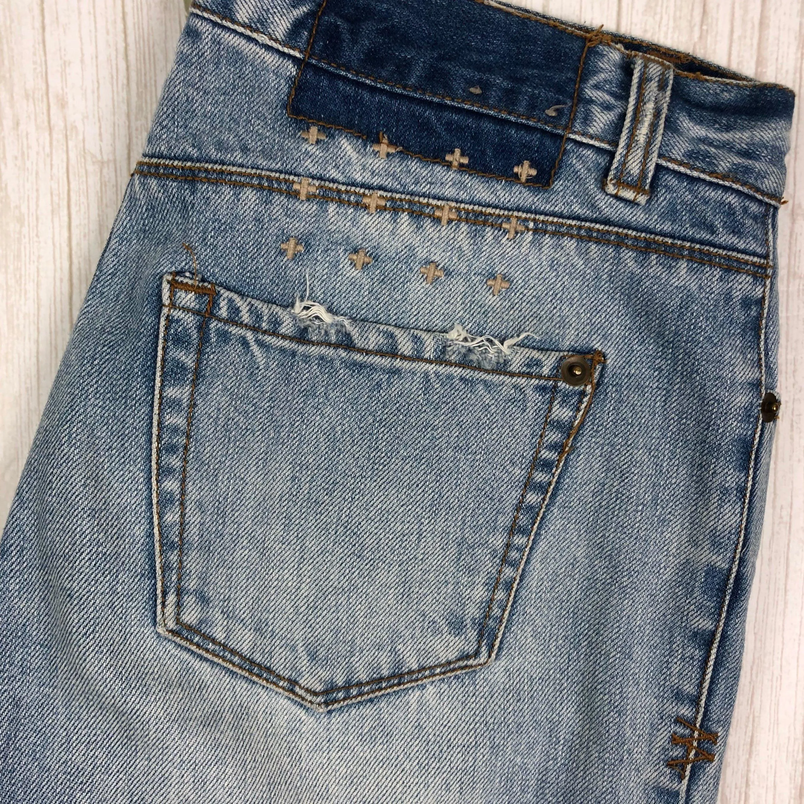 Tsubi Light Wash ‘Slim Straighties’ Busted Knee Jeans- Size 24"
