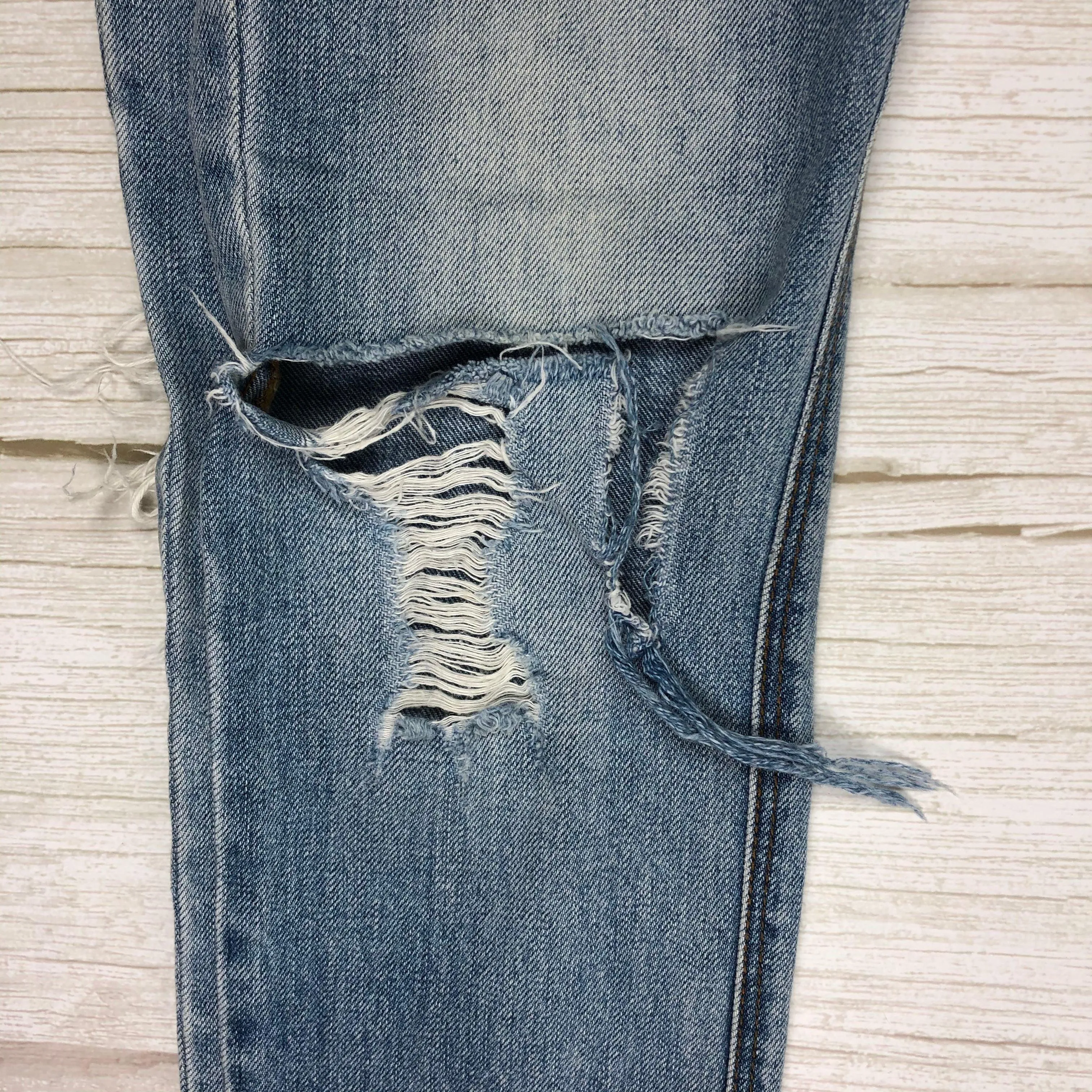 Tsubi Light Wash ‘Slim Straighties’ Busted Knee Jeans- Size 24"